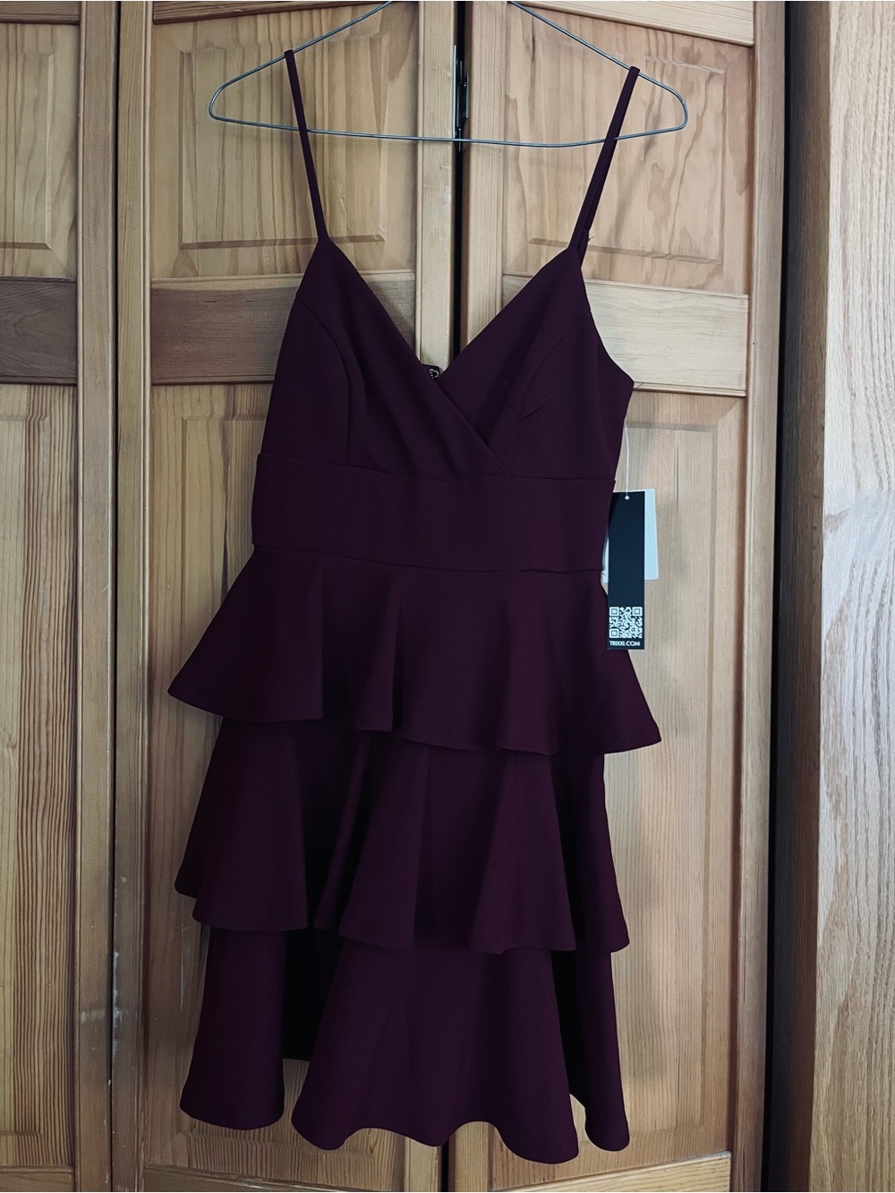Women's Burgundy Tiered babydoll Dress - V-Neck Spaghetti Strap